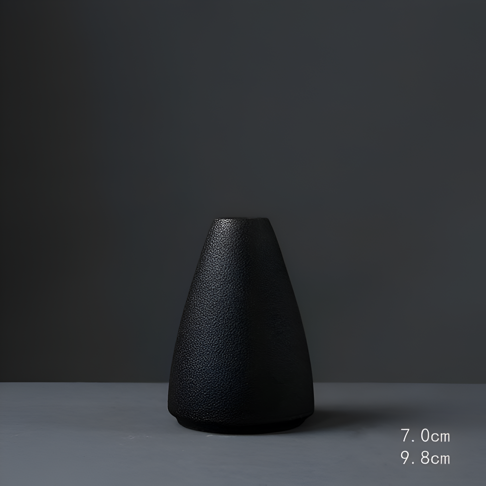 NordicForm Vas – Stilren Keramikvas med Textur