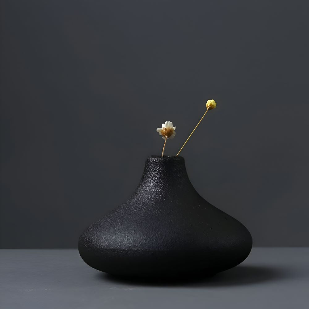 NordicForm Vas – Stilren Keramikvas med Textur