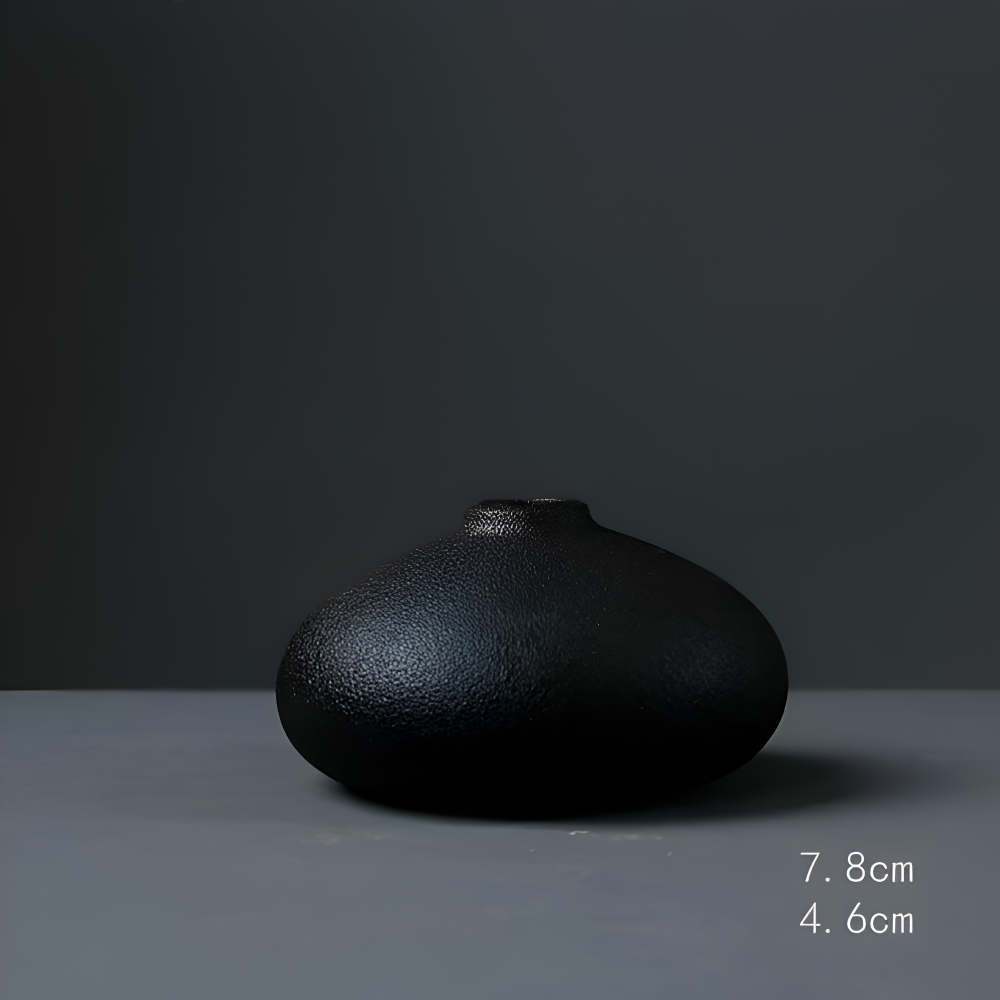 NordicForm Vas – Stilren Keramikvas med Textur