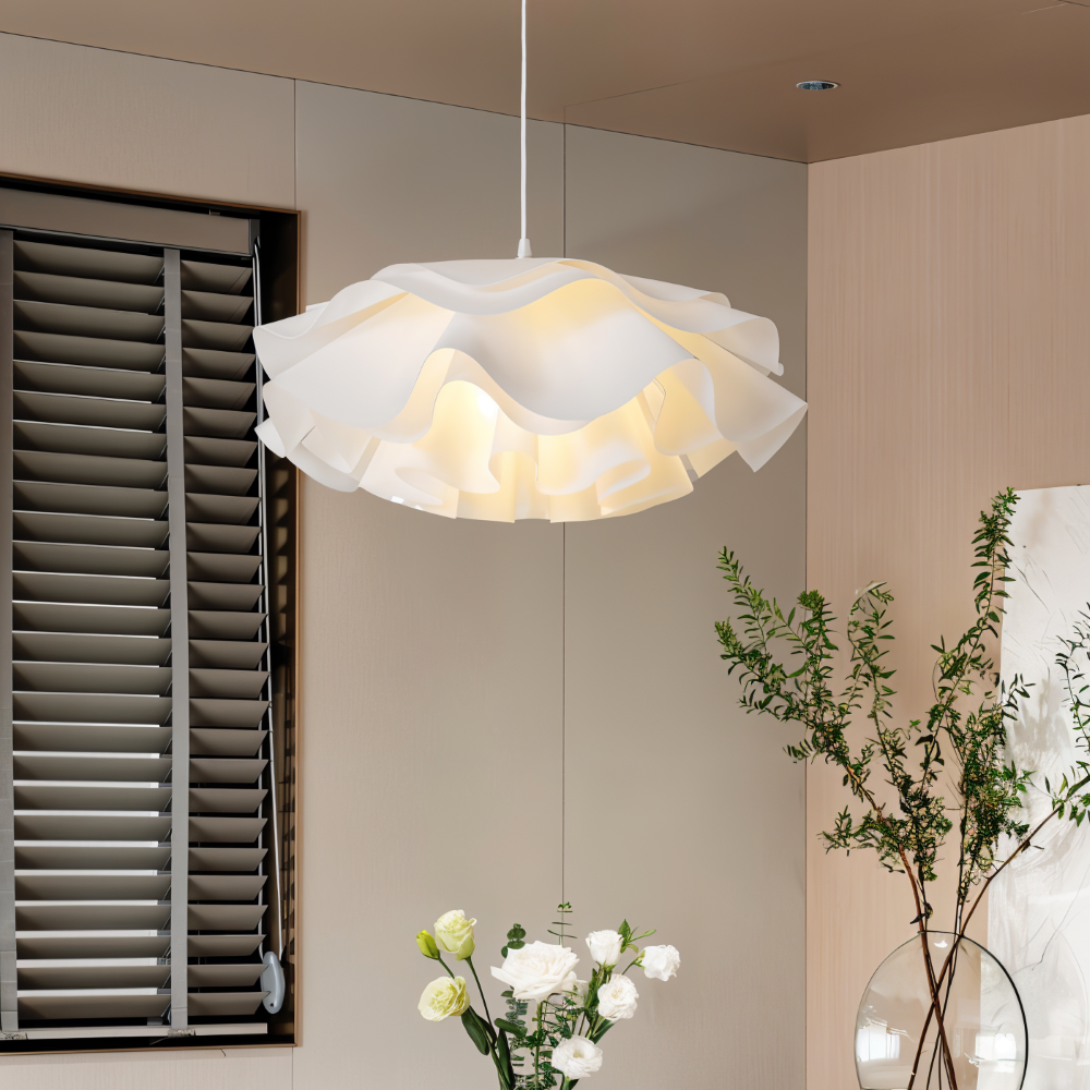 Floria Taklampa – Elegant Lampa med Blombladsliknande Form