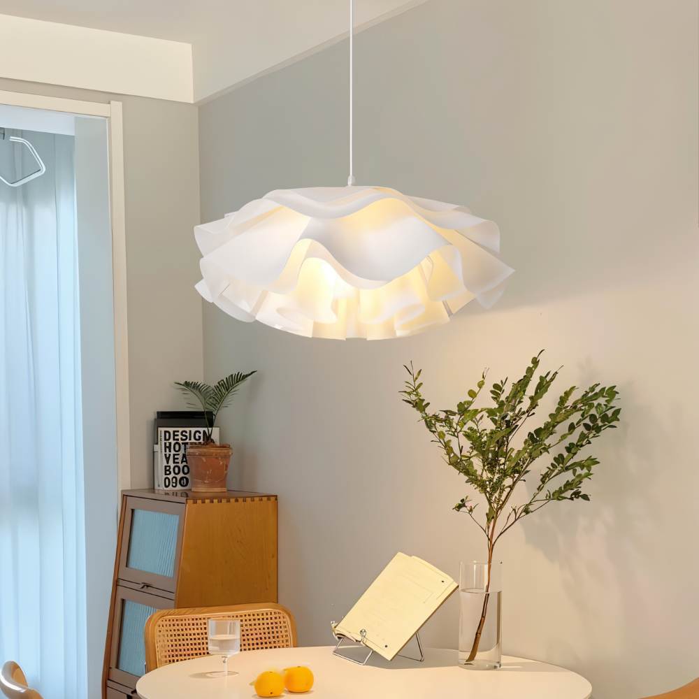Floria Taklampa – Elegant Lampa med Blombladsliknande Form