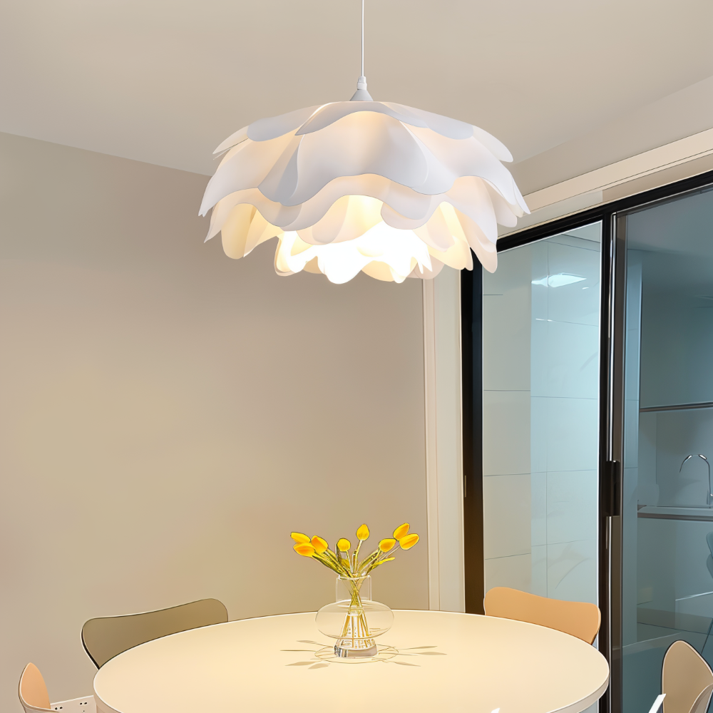 Floria Taklampa – Elegant Lampa med Blombladsliknande Form