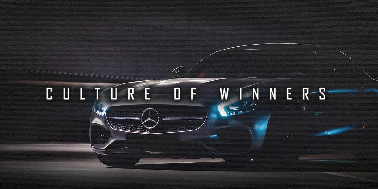 Chase Your Dream – Motivationsposter med Lyxig Sportbil på Canvas