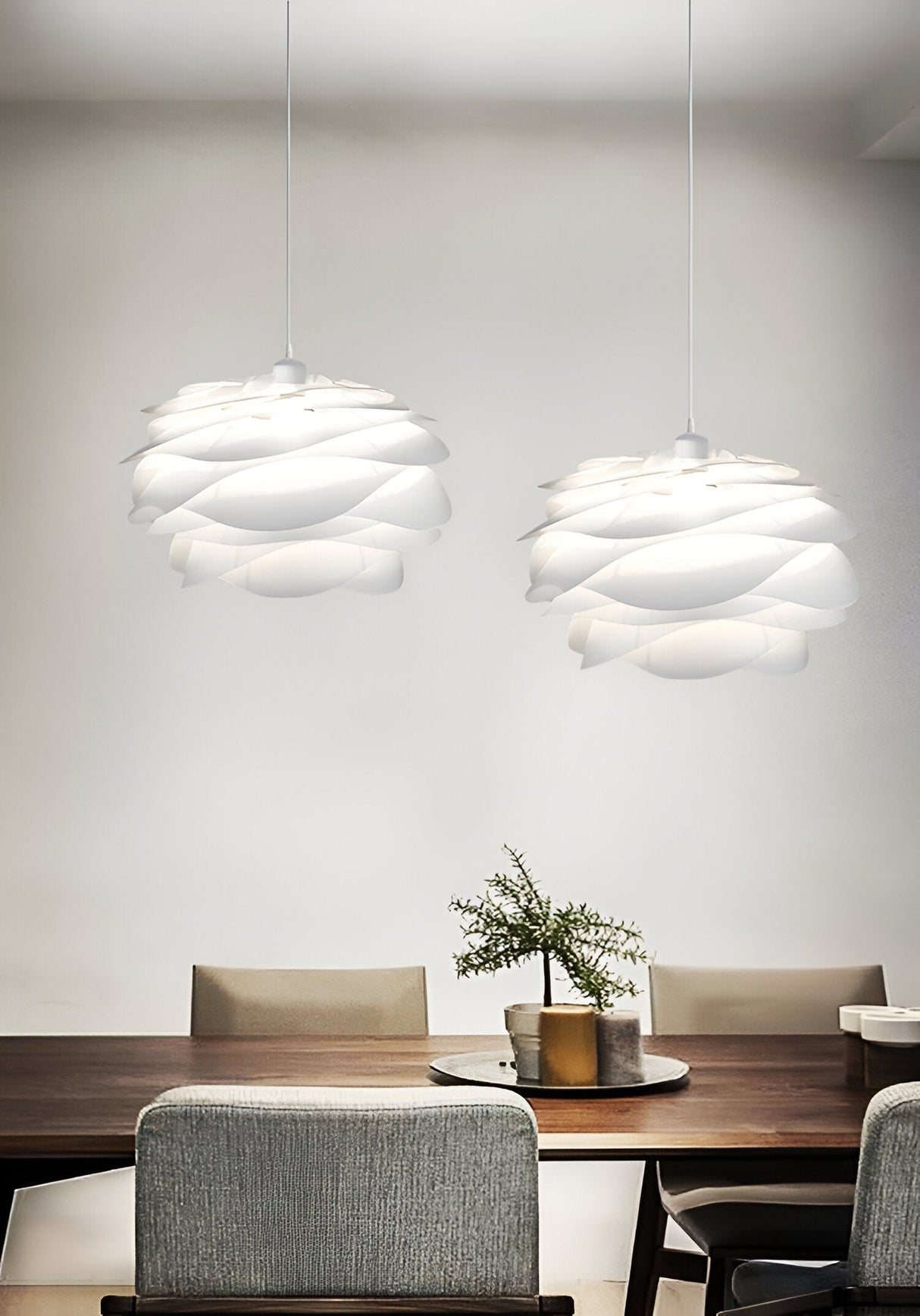 Aurora Taklampa – Stilren PVC Pendel i Blomdesign