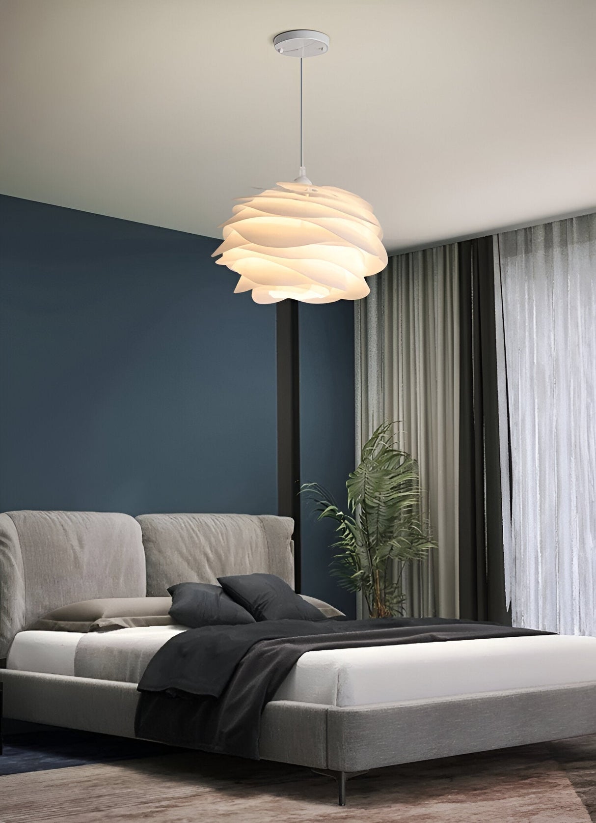 Aurora Taklampa – Stilren PVC Pendel i Blomdesign