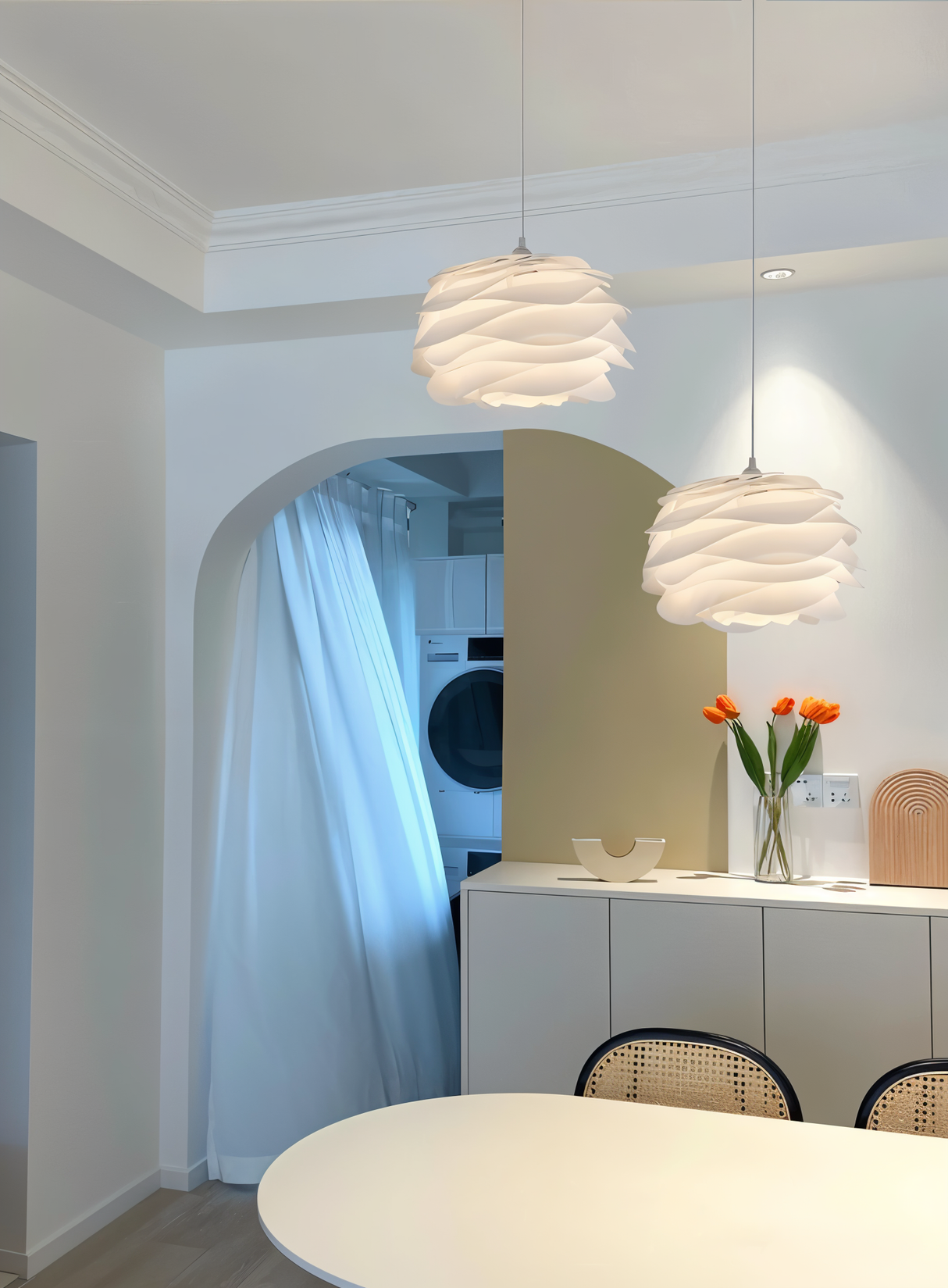 Aurora Taklampa – Stilren PVC Pendel i Blomdesign