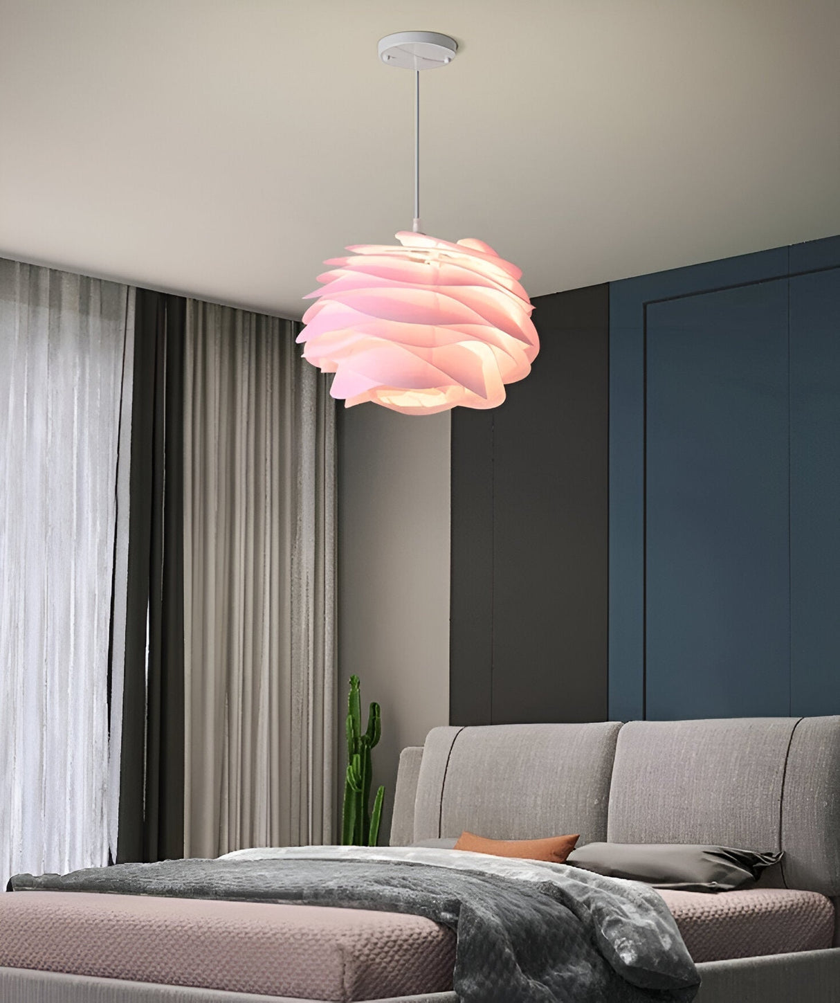 Aurora Taklampa – Stilren PVC Pendel i Blomdesign