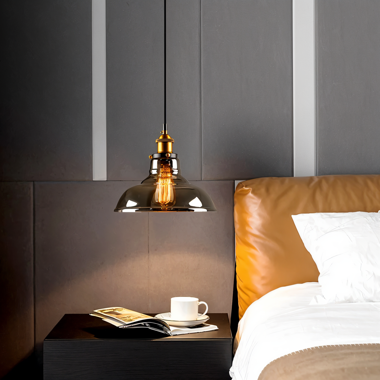 RetroGlow – Industriell Taklampa i Rökt Glas och Metall