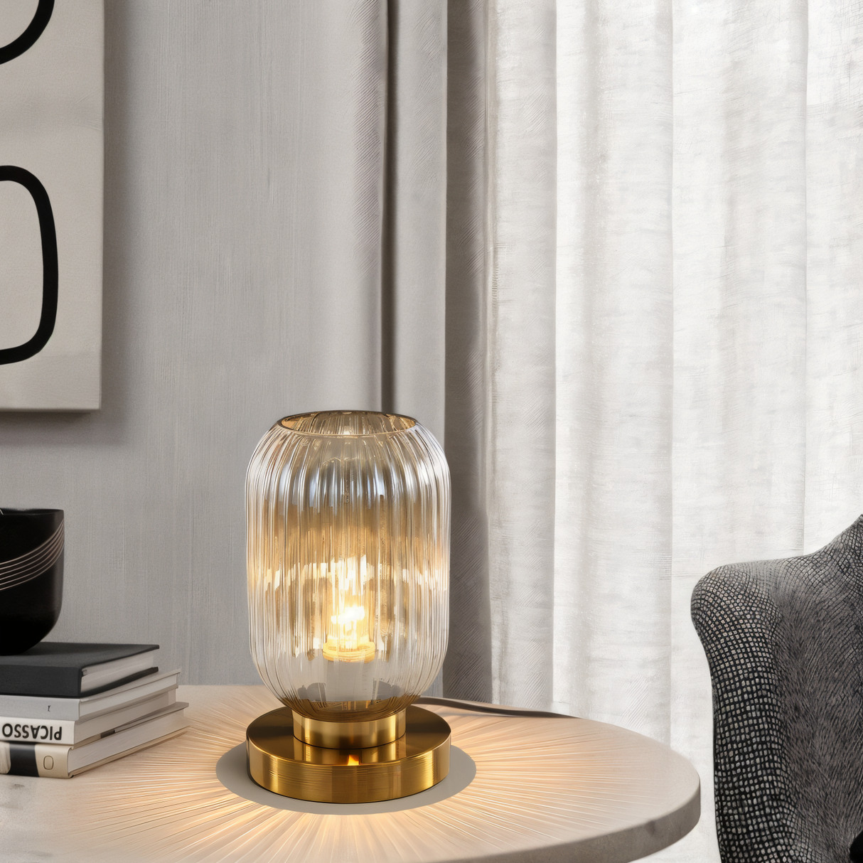 LumoRib – Elegant Bordslampa med Ribbade Glasdetaljer