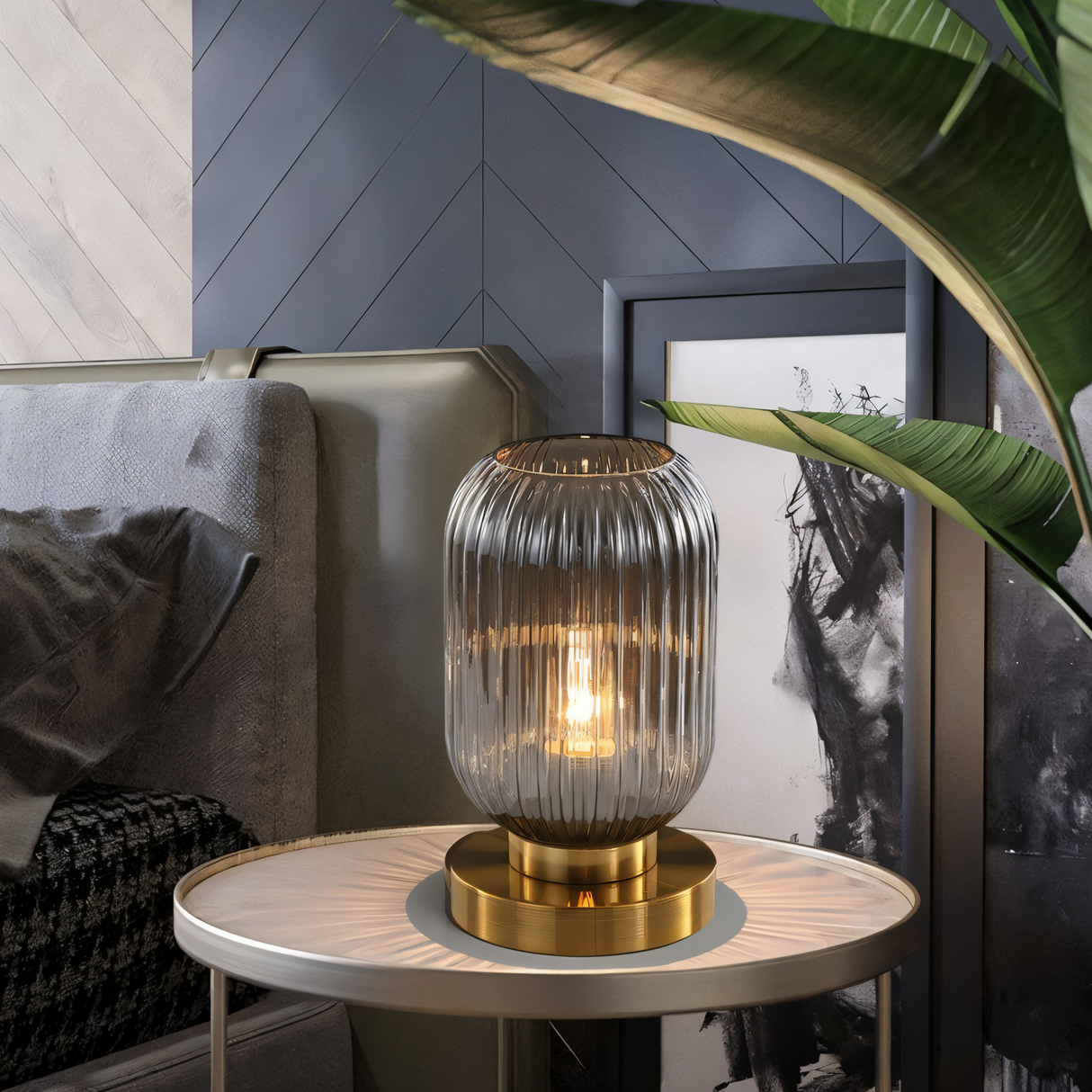 LumoRib – Elegant Bordslampa med Ribbade Glasdetaljer