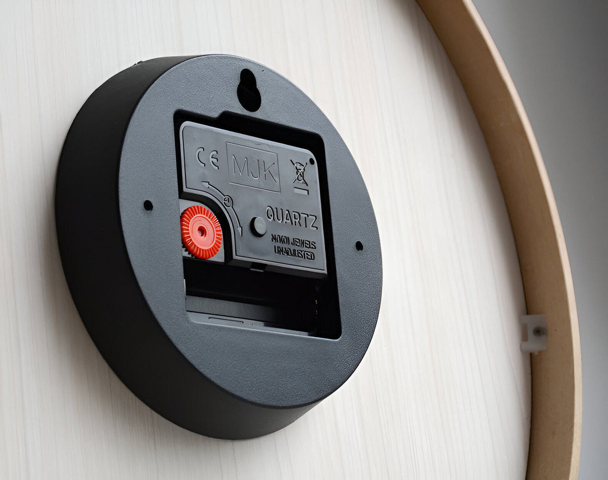 NordicTime – Väggklocka i Trälook med Tyst Kvartsur