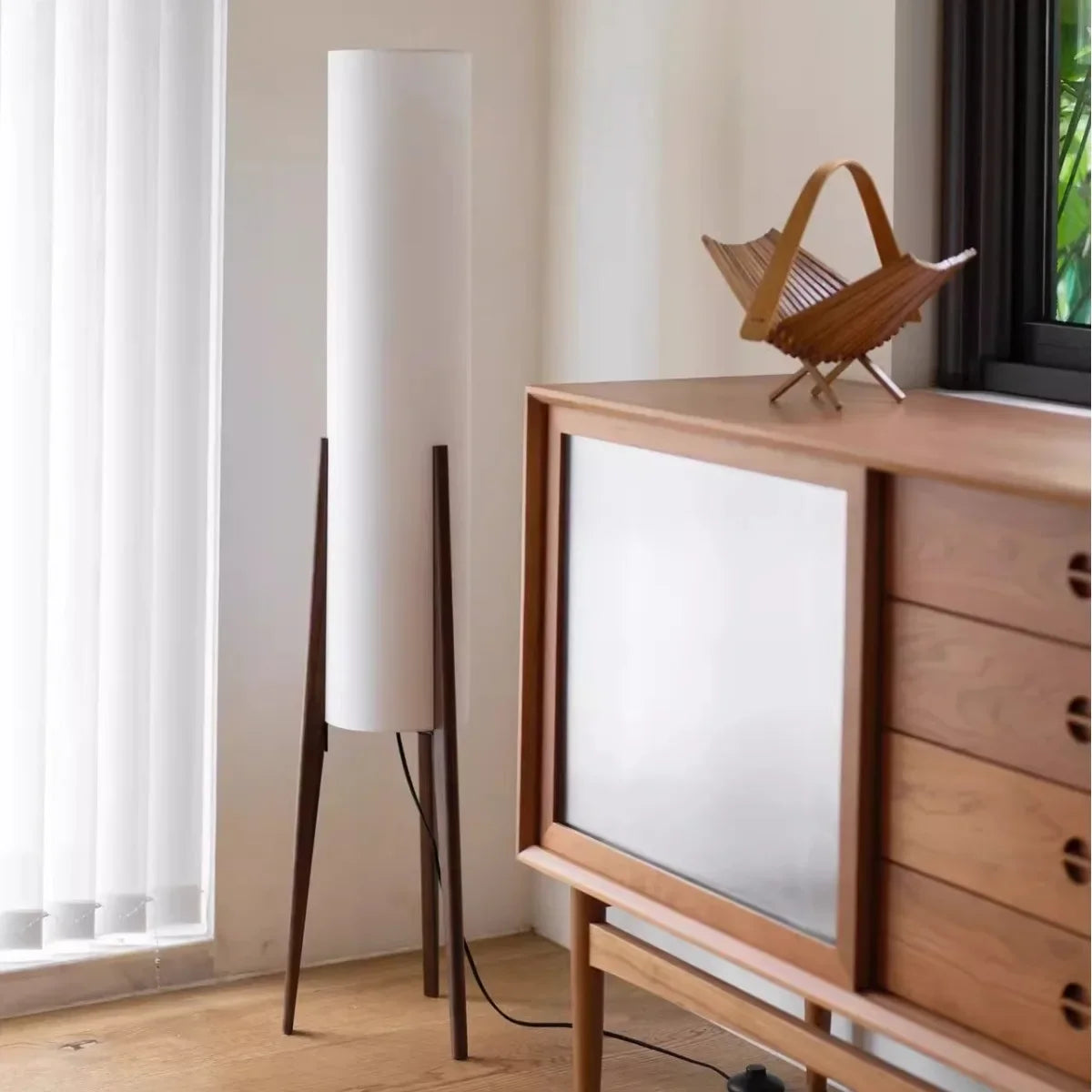 Retro Golvlampa i Massivt Trä – Vit Tygskärm