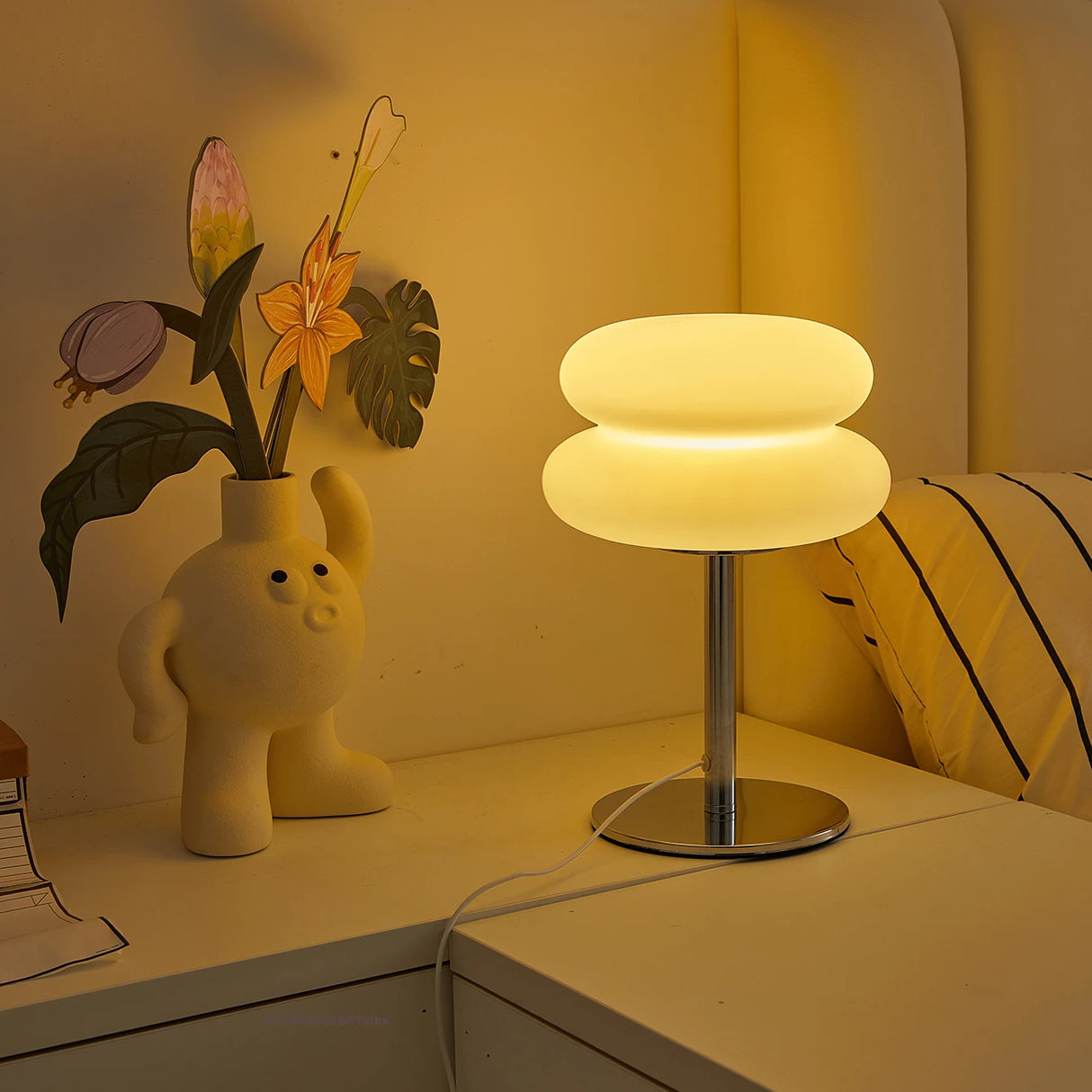 Creamy Bordslampa – Bordslampa med USB & 3 Färglägen