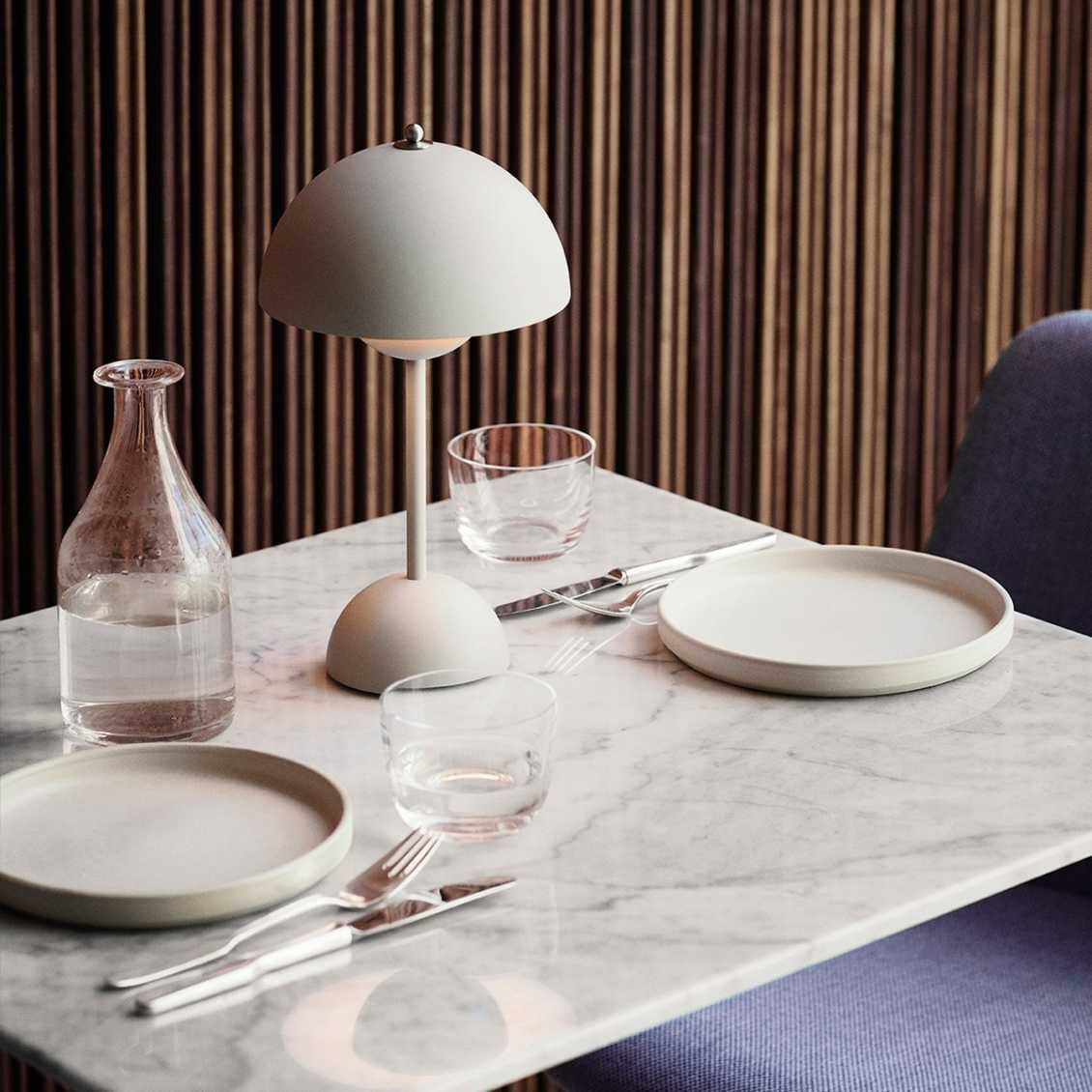 Minimalistisk LED bordslampa – stilren stämningslampa