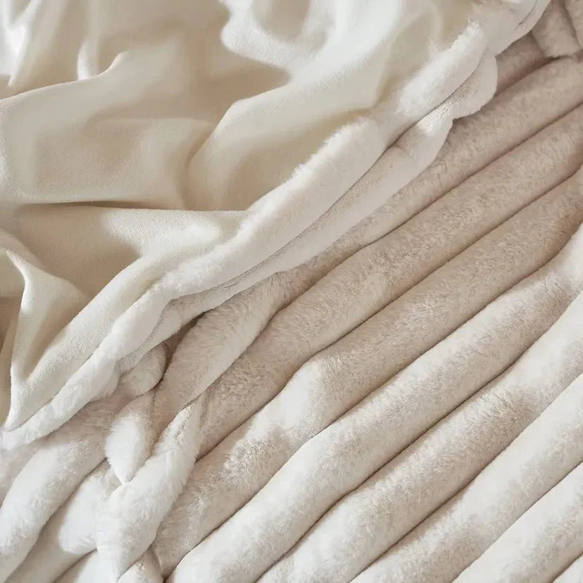 Varm & Mjuk Filt – Randig Design i Fleece/Plysch