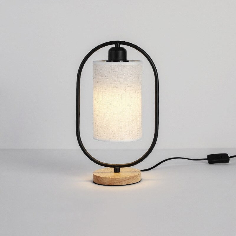 UrbanWood – Industristil Bordslampa i Trä med Metallaccent