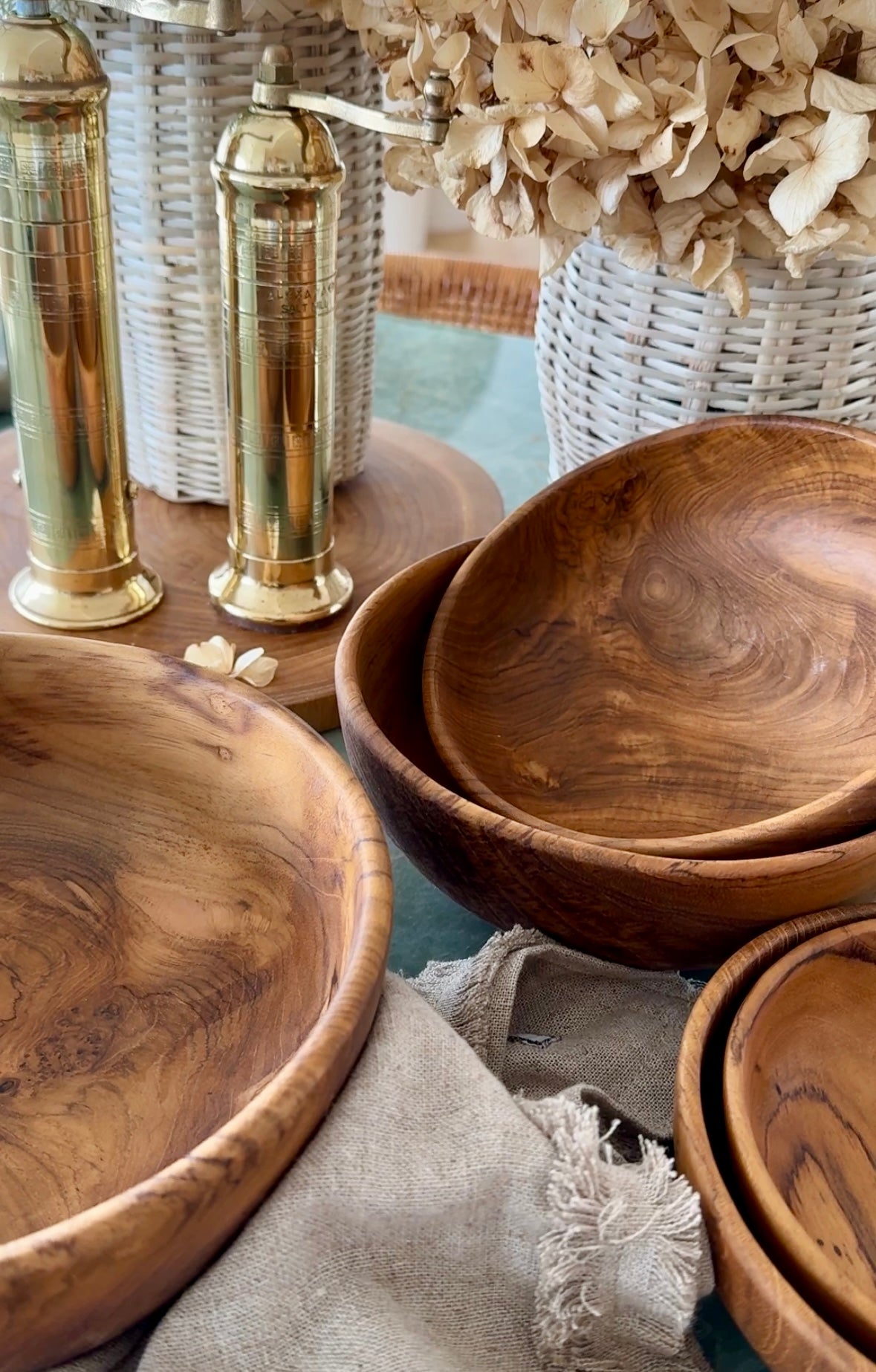 NordicTeak Skålar – 5-delars Handgjort Set i Naturligt Teakträ