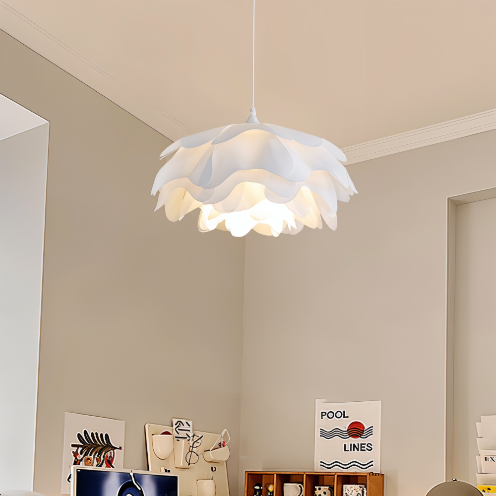 Floria Taklampa – Elegant Lampa med Blombladsliknande Form