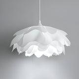 Floria Taklampa – Elegant Lampa med Blombladsliknande Form