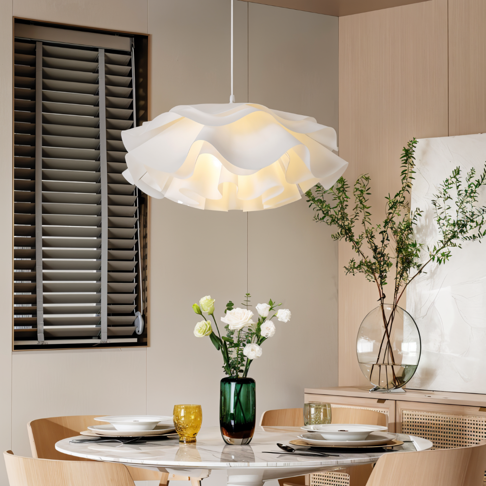 Floria Taklampa – Elegant Lampa med Blombladsliknande Form