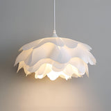 Floria Taklampa – Elegant Lampa med Blombladsliknande Form