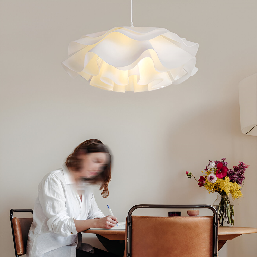 Floria Taklampa – Elegant Lampa med Blombladsliknande Form