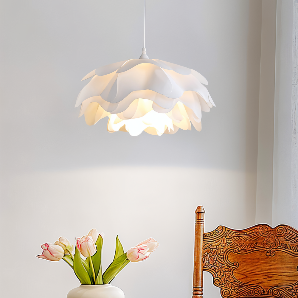 Floria Taklampa – Elegant Lampa med Blombladsliknande Form