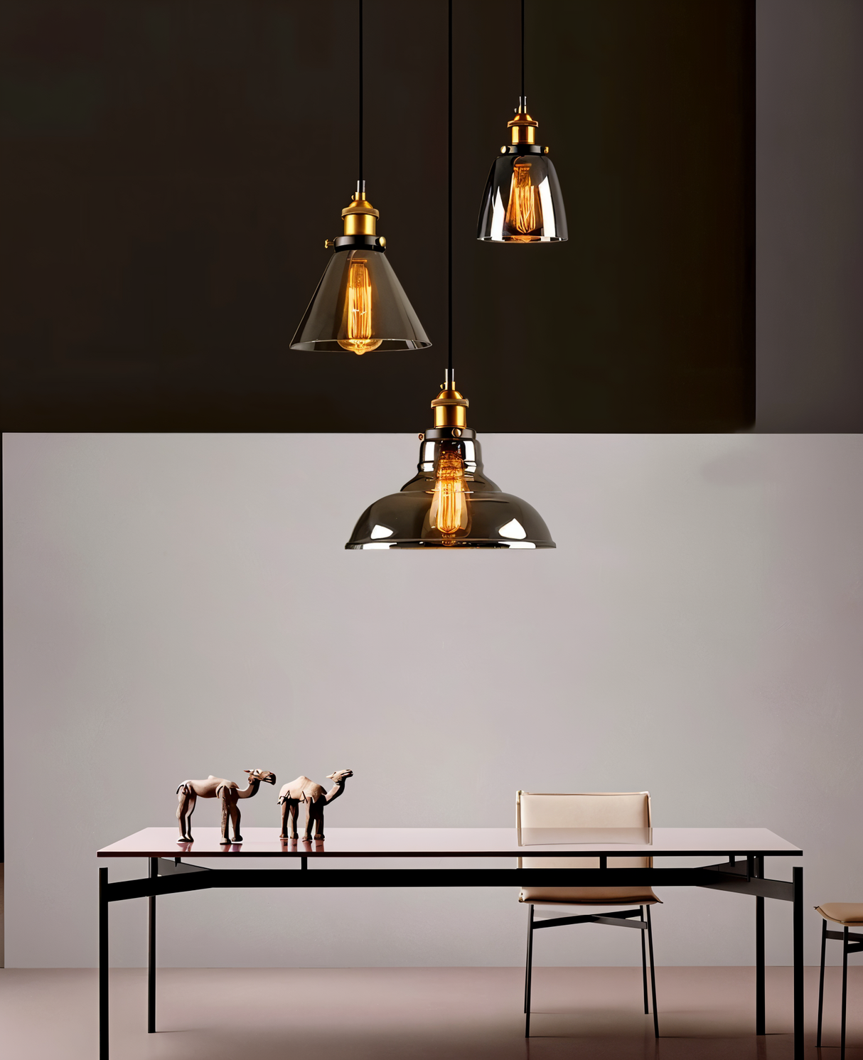 RetroGlow – Industriell Pendellampa i Rökt Glas och Metall