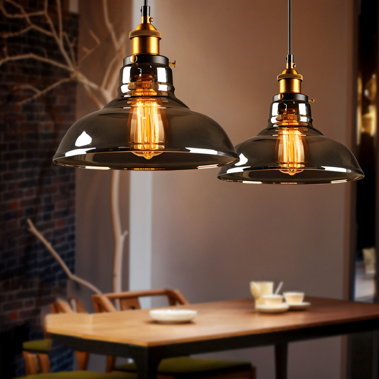 RetroGlow – Industriell Pendellampa i Rökt Glas och Metall