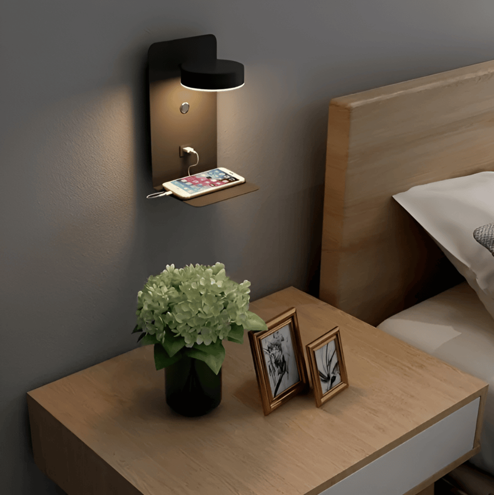 LumiShelf – LED-Sängvägglampa i Aluminium med Hylla och USB-Laddning