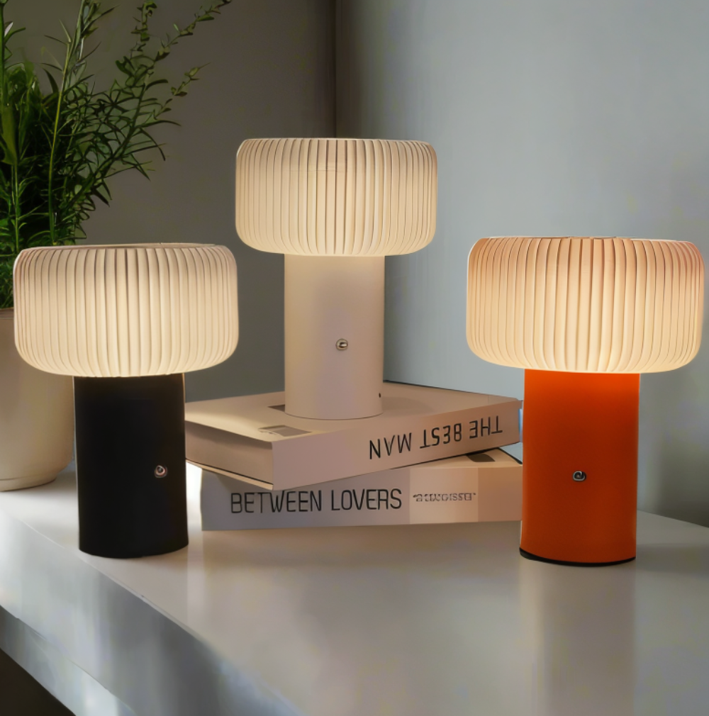 NordicGlow Bordslampa – Elegant Ribbad Lampa i Svampform