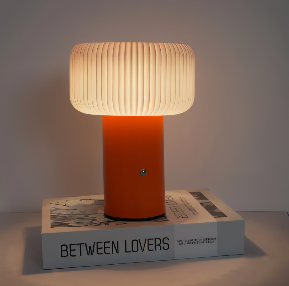 NordicGlow Bordslampa – Elegant Ribbad Lampa i Svampform
