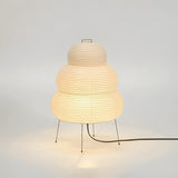 Japaninspirerad golvlampa i rispapper – elegant belysning för hemmet