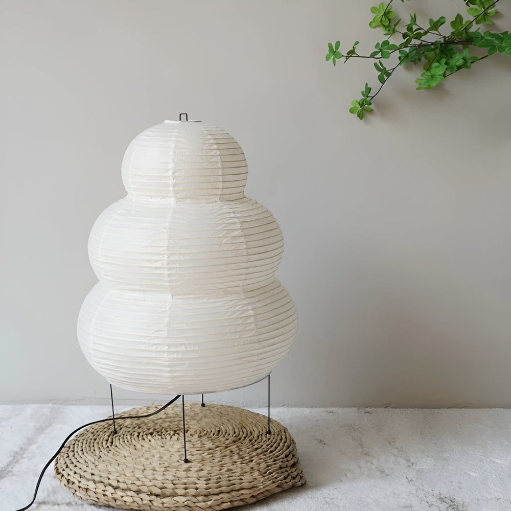 Japaninspirerad golvlampa i rispapper – elegant belysning för hemmet