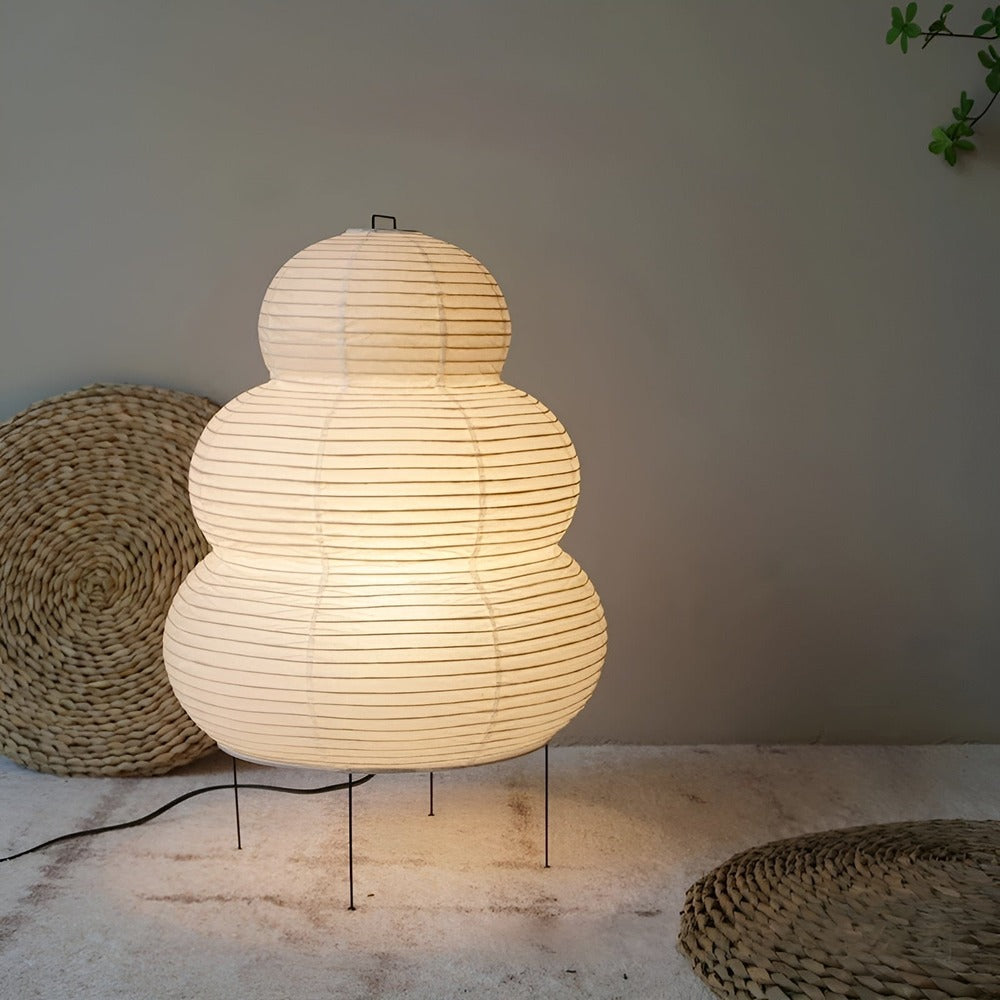 Japaninspirerad golvlampa i rispapper – elegant belysning för hemmet