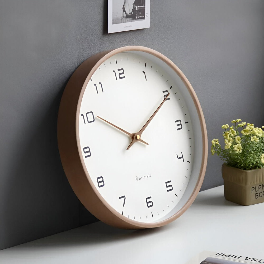 NordicTime – Väggklocka i Trälook med Tyst Kvartsur