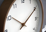 NordicTime – Väggklocka i Trälook med Tyst Kvartsur