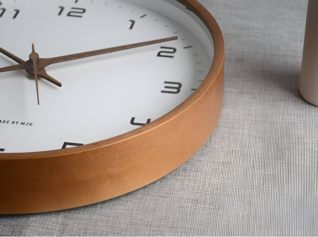 NordicTime – Väggklocka i Trälook med Tyst Kvartsur