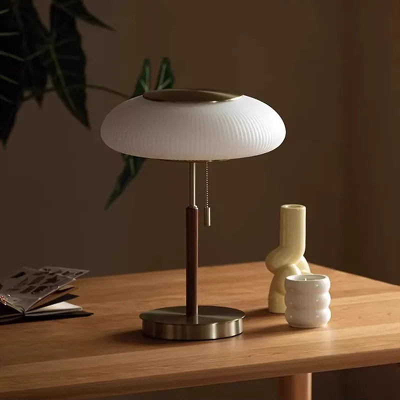 PureGlass Bordslampa – Minimalistisk Vit Glaslampa i Nordisk Design
