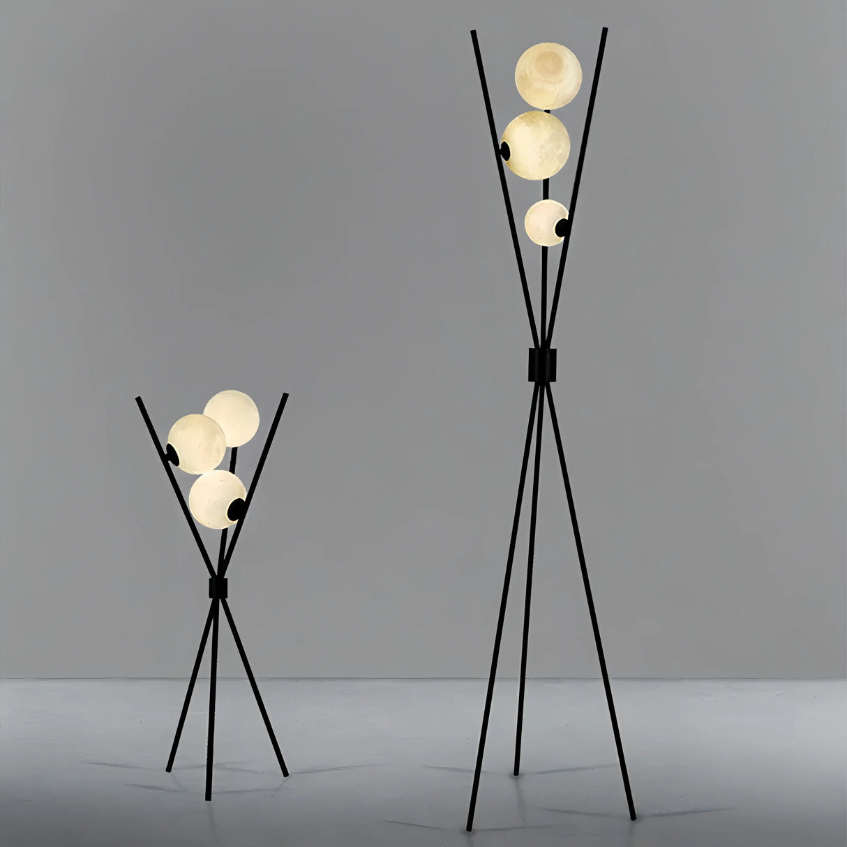 Mila Golvlampa – Stilren Minimalistisk Lampa med Måndesign