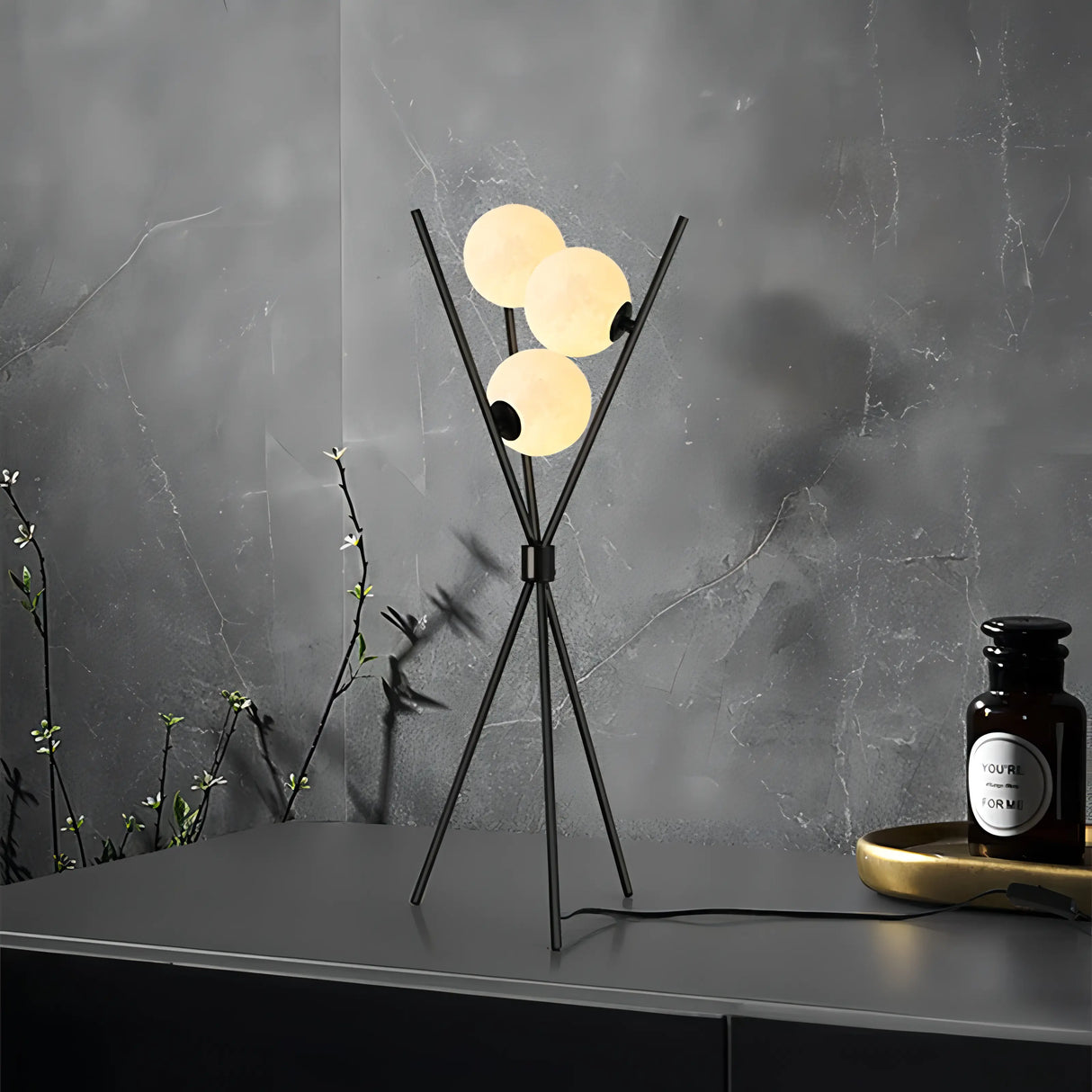 Mila Golvlampa – Stilren Minimalistisk Lampa med Måndesign