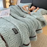 Fluffig Fleecepläd – Varm och Andningsbar Filt för Soffa och Säng