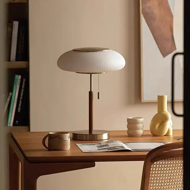 PureGlass Bordslampa – Minimalistisk Vit Glaslampa i Nordisk Design