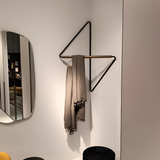 NordicFrame Klädställ – Minimalistisk & Geometrisk Design