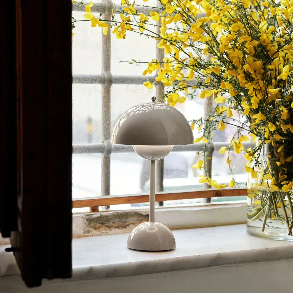 Minimalistisk LED-bordslampa – stilren stämningslampa för vardagsrum och sovrum
