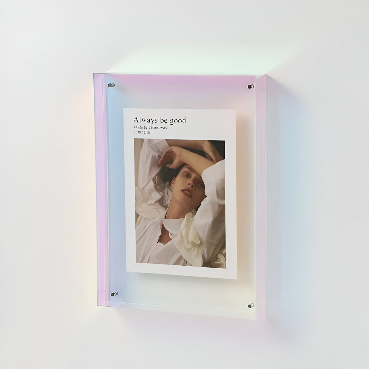 CrystalView – Transparent Akrylfotoram för Modern Inredning