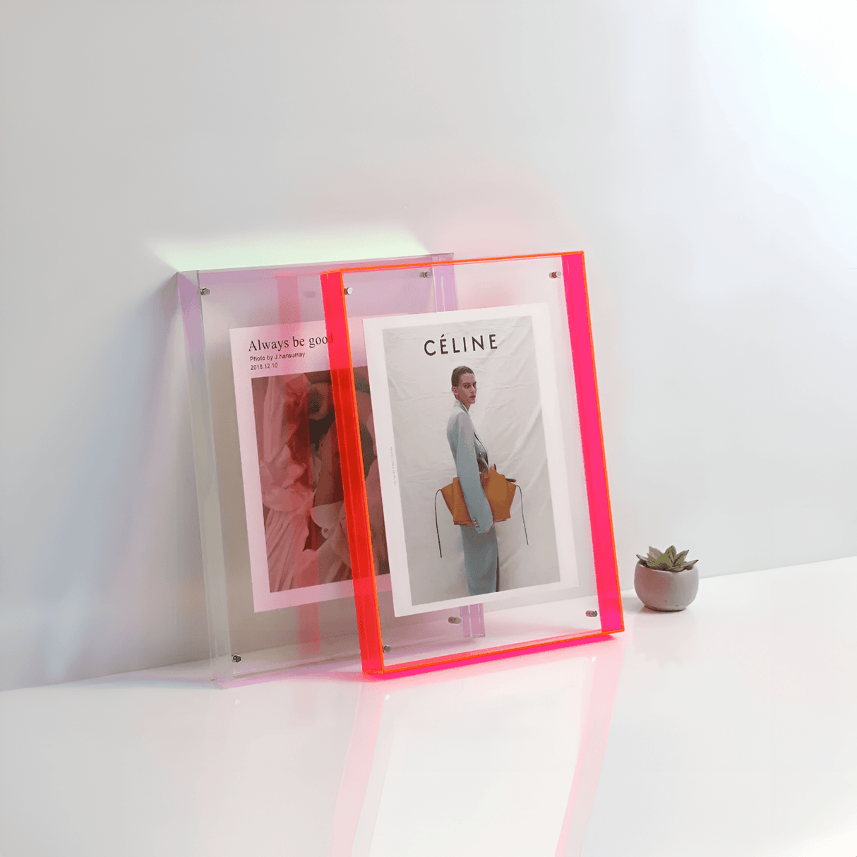 CrystalView – Transparent Akrylfotoram för Modern Inredning