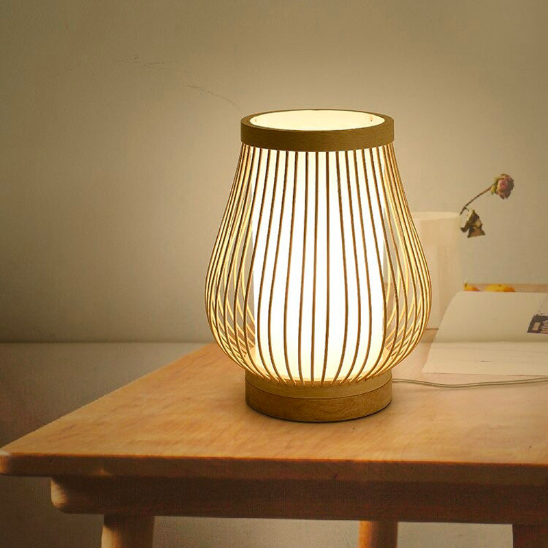 LumaBreeze – Bordslampa i Handvävd Bambulykta med Naturlig Design
