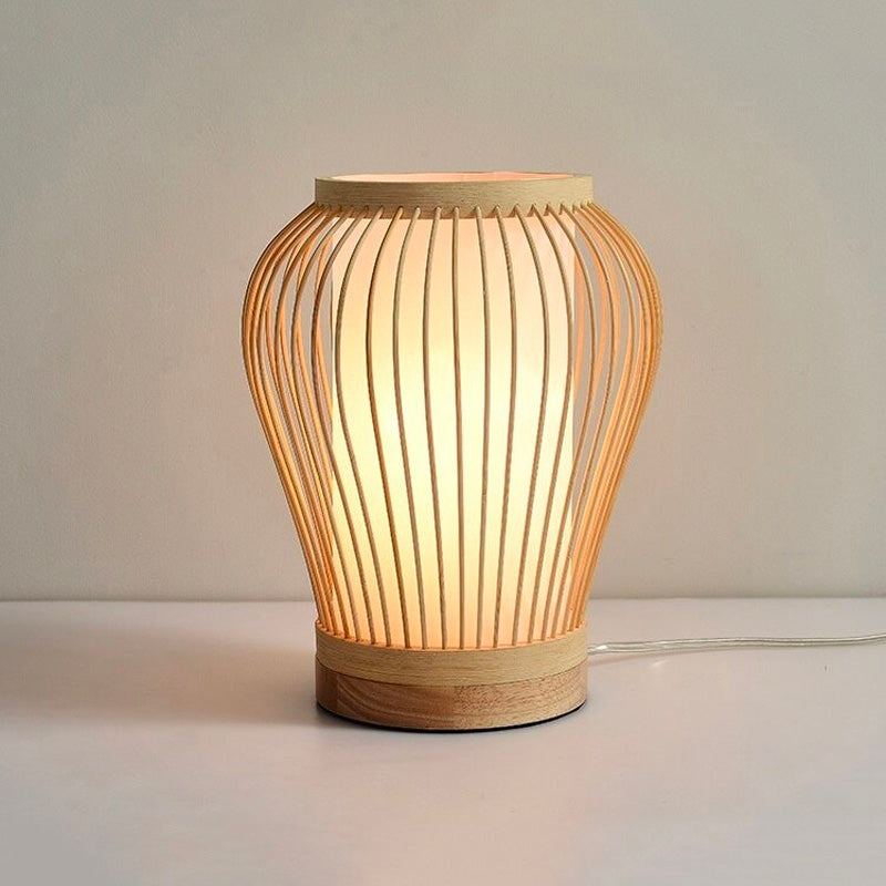 LumaBreeze – Bordslampa i Handvävd Bambulykta med Naturlig Design