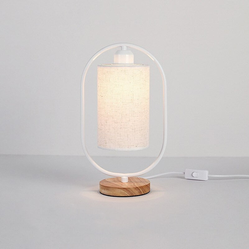 UrbanWood – Industristil Bordslampa i Trä med Metallaccent
